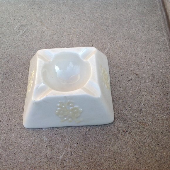 Belleek Pottery Ireland THORN 4 Well ASHTRAY (1965-1980) - Picture 8 of 16